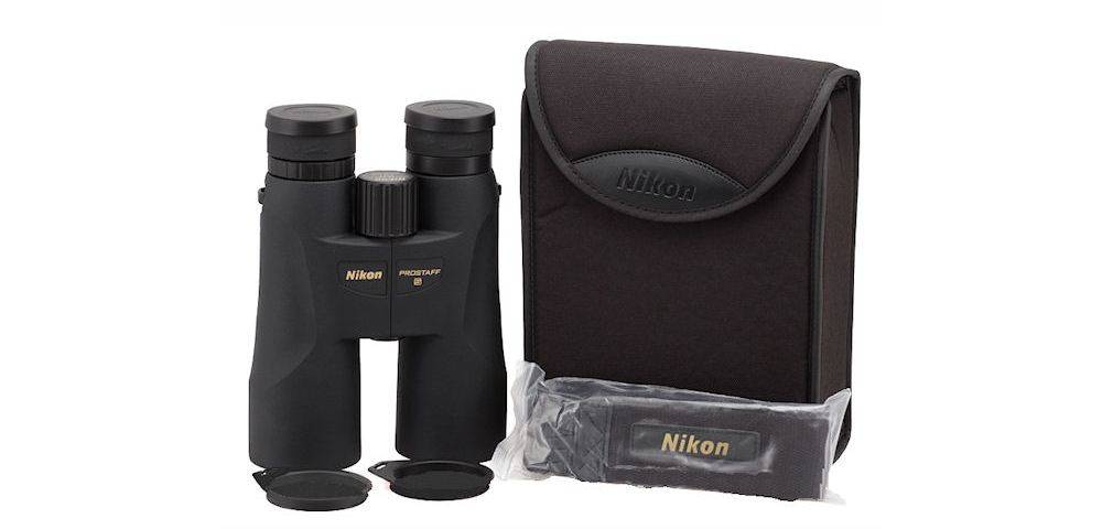 Nikon ProStaff 5 8x42 has a case and neckstrap