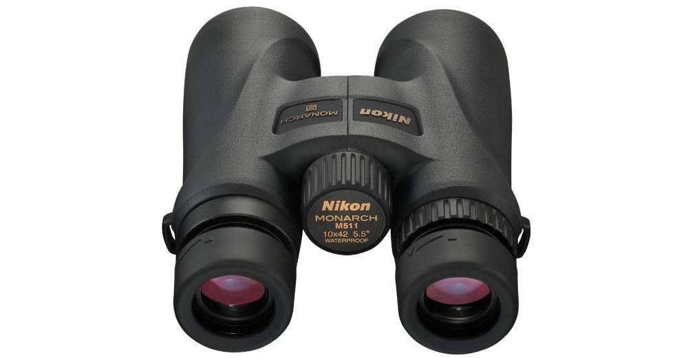 Nikon 7577 Monarch 5 10x42 uses extra-low dispersion glass and multicoated lenses
