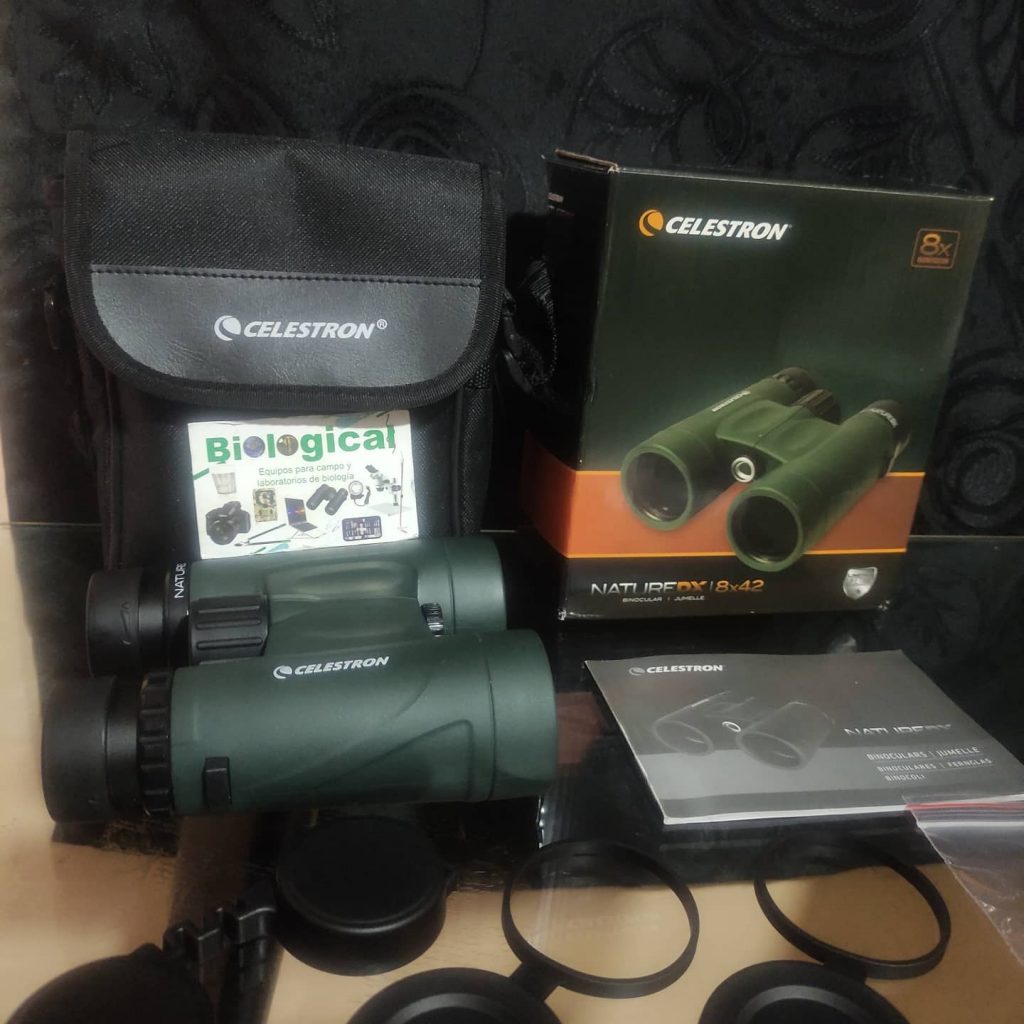 The Celestron Nature DX comes with a carrying case